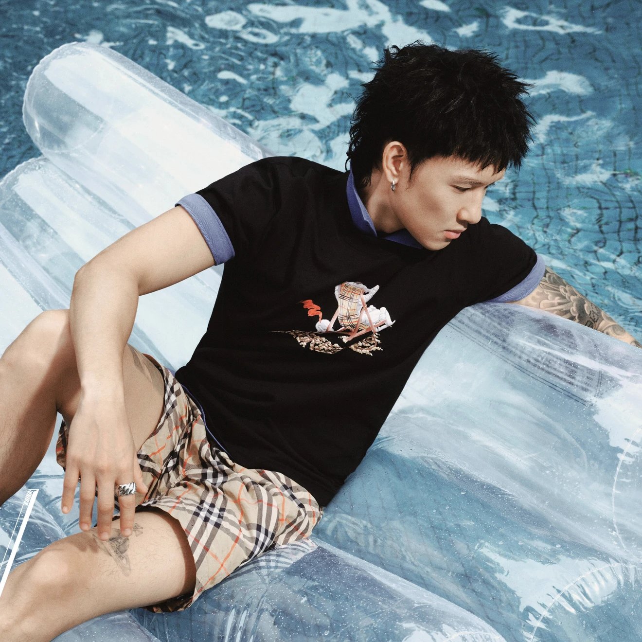 RD-C072 · Beach Knight Print T-Shirt showcase view 6