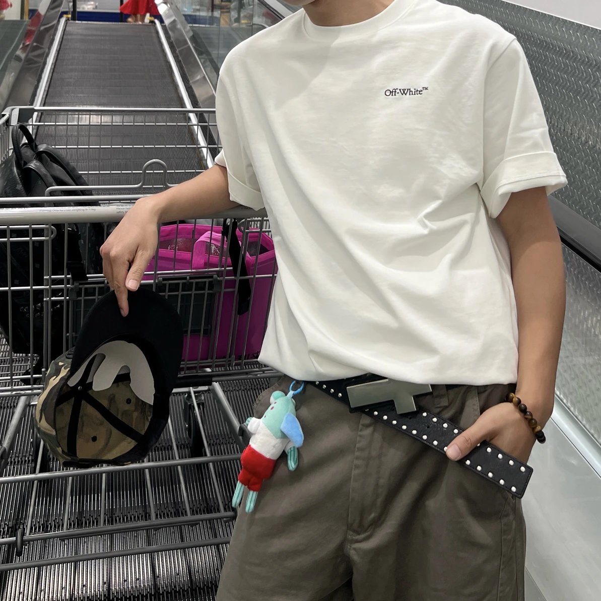 RD-C099 · OFF-WHITE Arrow Embroidered T-Shirt showcase view 3