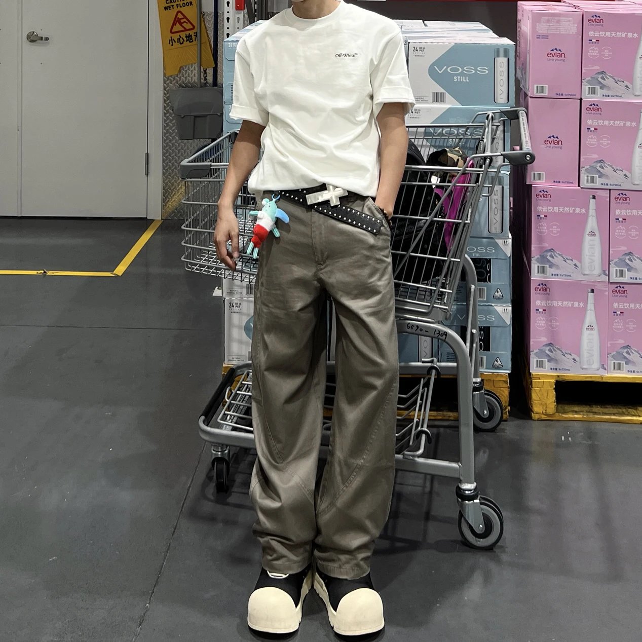 RD-C099 · OFF-WHITE Arrow Embroidered T-Shirt showcase view 4