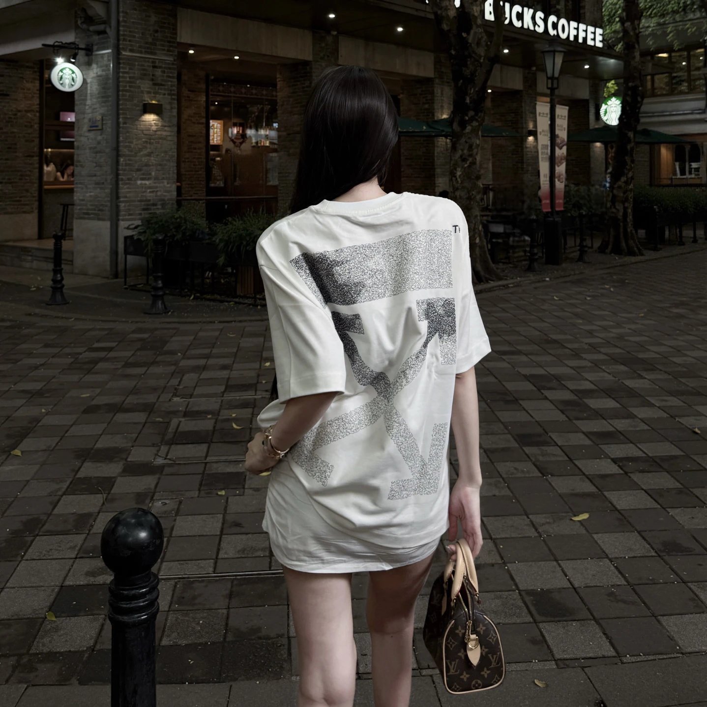 RD-C099 · OFF-WHITE Arrow Embroidered T-Shirt showcase view 5