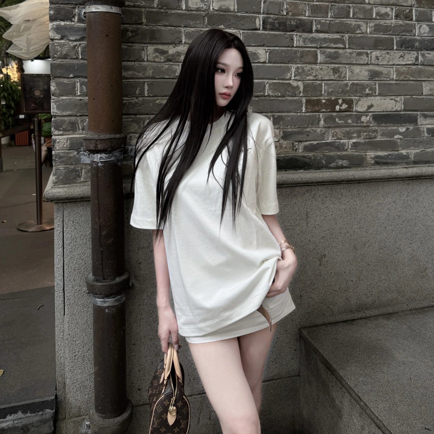 RD-C099 · OFF-WHITE Arrow Embroidered T-Shirt showcase view 7