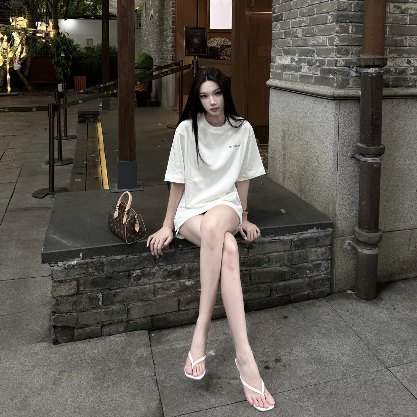RD-C099 · OFF-WHITE Arrow Embroidered T-Shirt showcase view 8