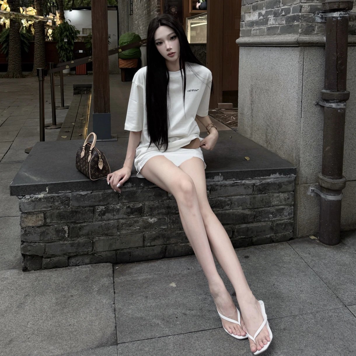RD-C099 · OFF-WHITE Arrow Embroidered T-Shirt showcase view 9
