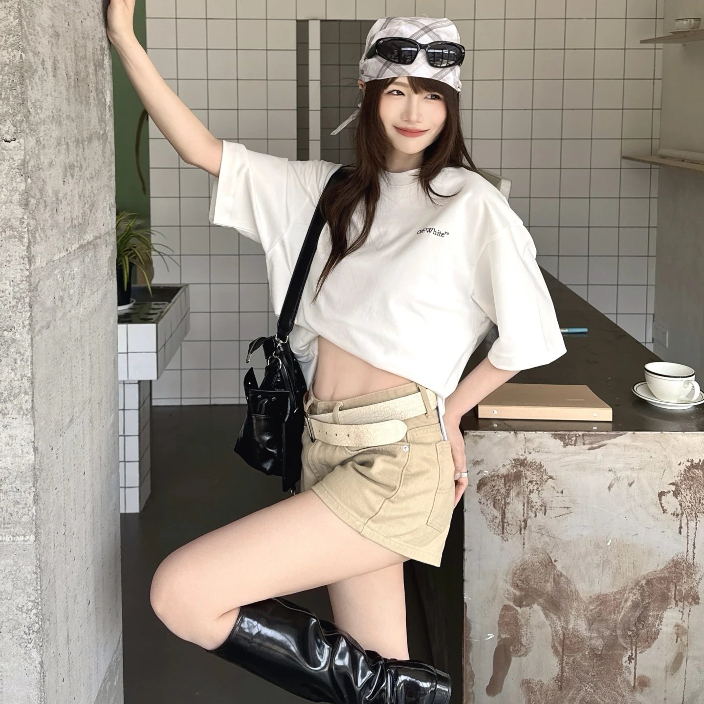 RD-C099 · OFF-WHITE Arrow Embroidered T-Shirt showcase view 11