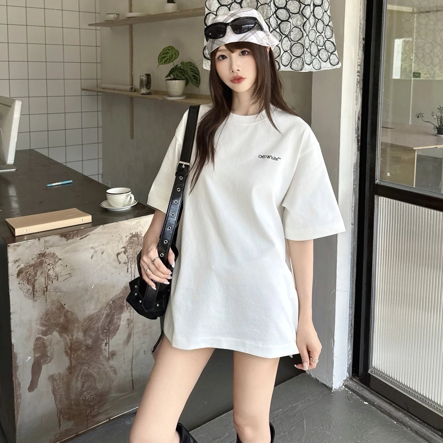 RD-C099 · OFF-WHITE Arrow Embroidered T-Shirt showcase view 13