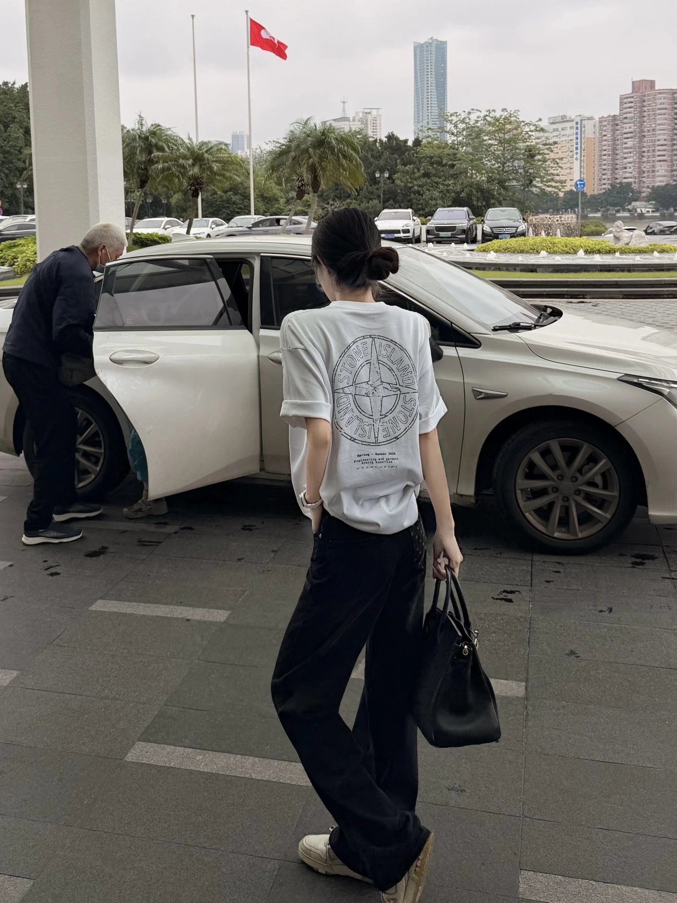 RD-C074 · Compass Graphic Heavyweight T-Shirt showcase view 11