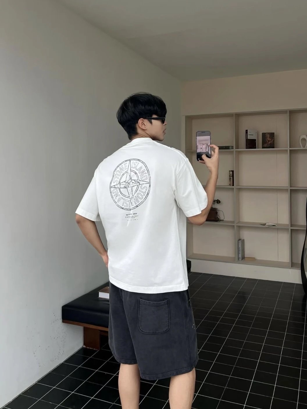 RD-C074 · Compass Graphic Heavyweight T-Shirt showcase view 12