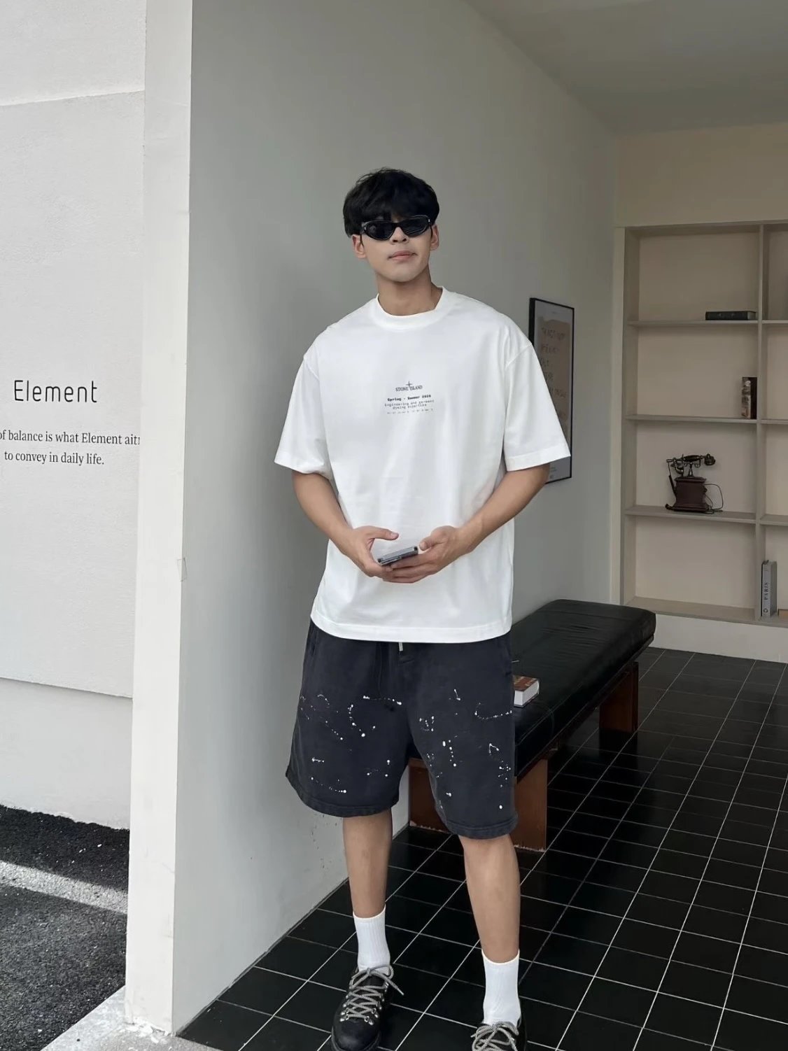 RD-C074 · Compass Graphic Heavyweight T-Shirt showcase view 15