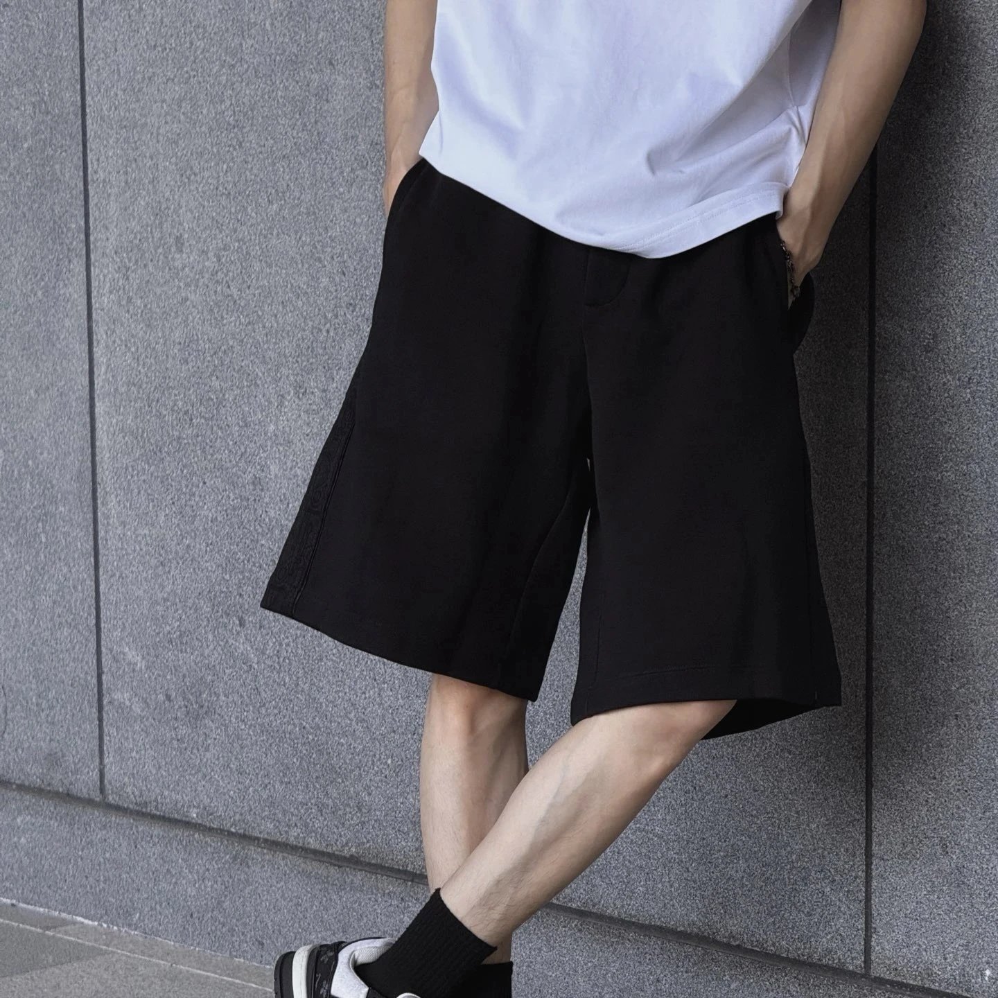 RD-C305 · Side-Jacquard Relaxed Shorts showcase view 4