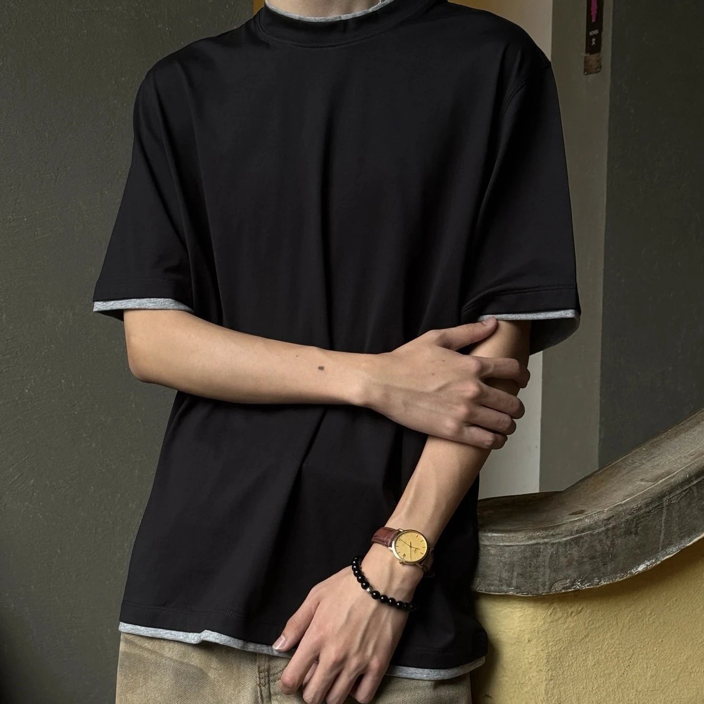 RD-C085 · Color-Contrast Layered Short-Sleeve T-Shirt showcase view 2