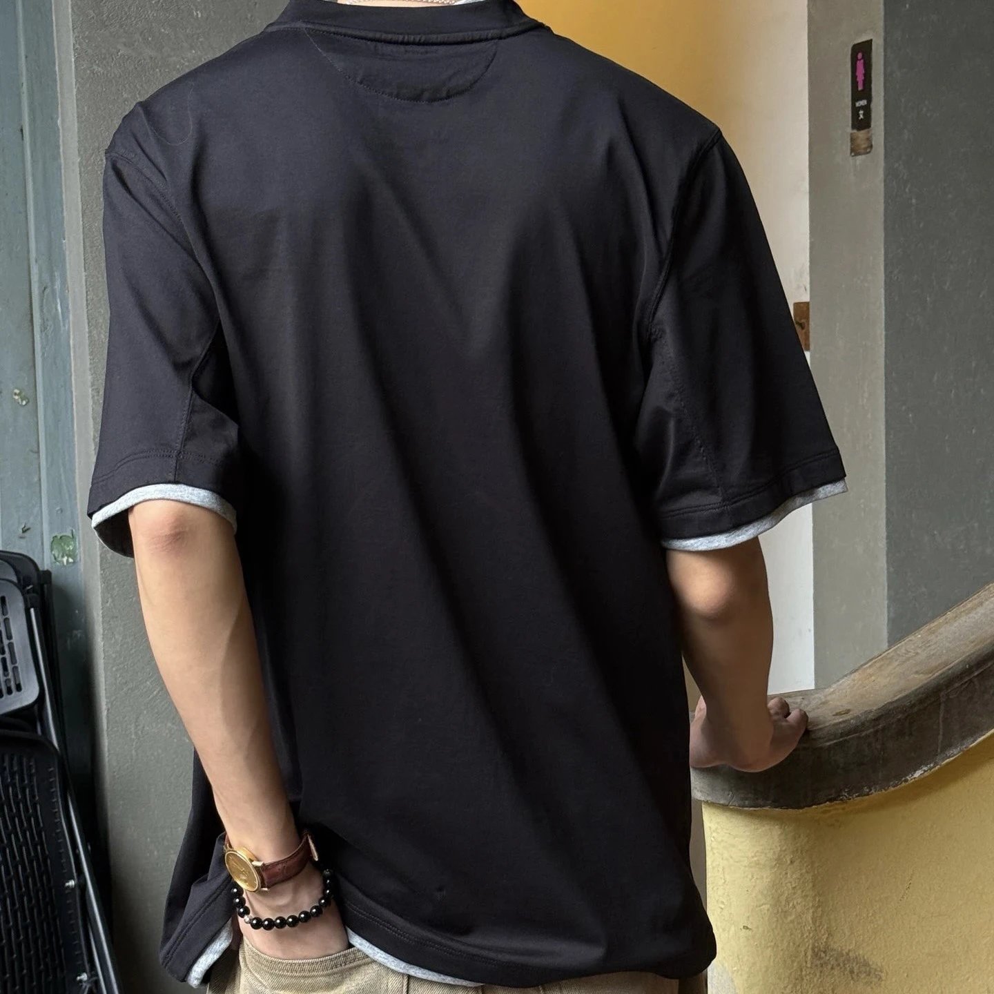 RD-C085 · Color-Contrast Layered Short-Sleeve T-Shirt showcase view 3