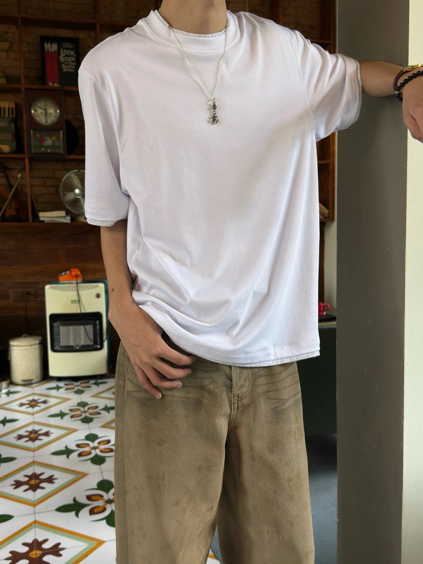 RD-C085 · Color-Contrast Layered Short-Sleeve T-Shirt showcase view 11