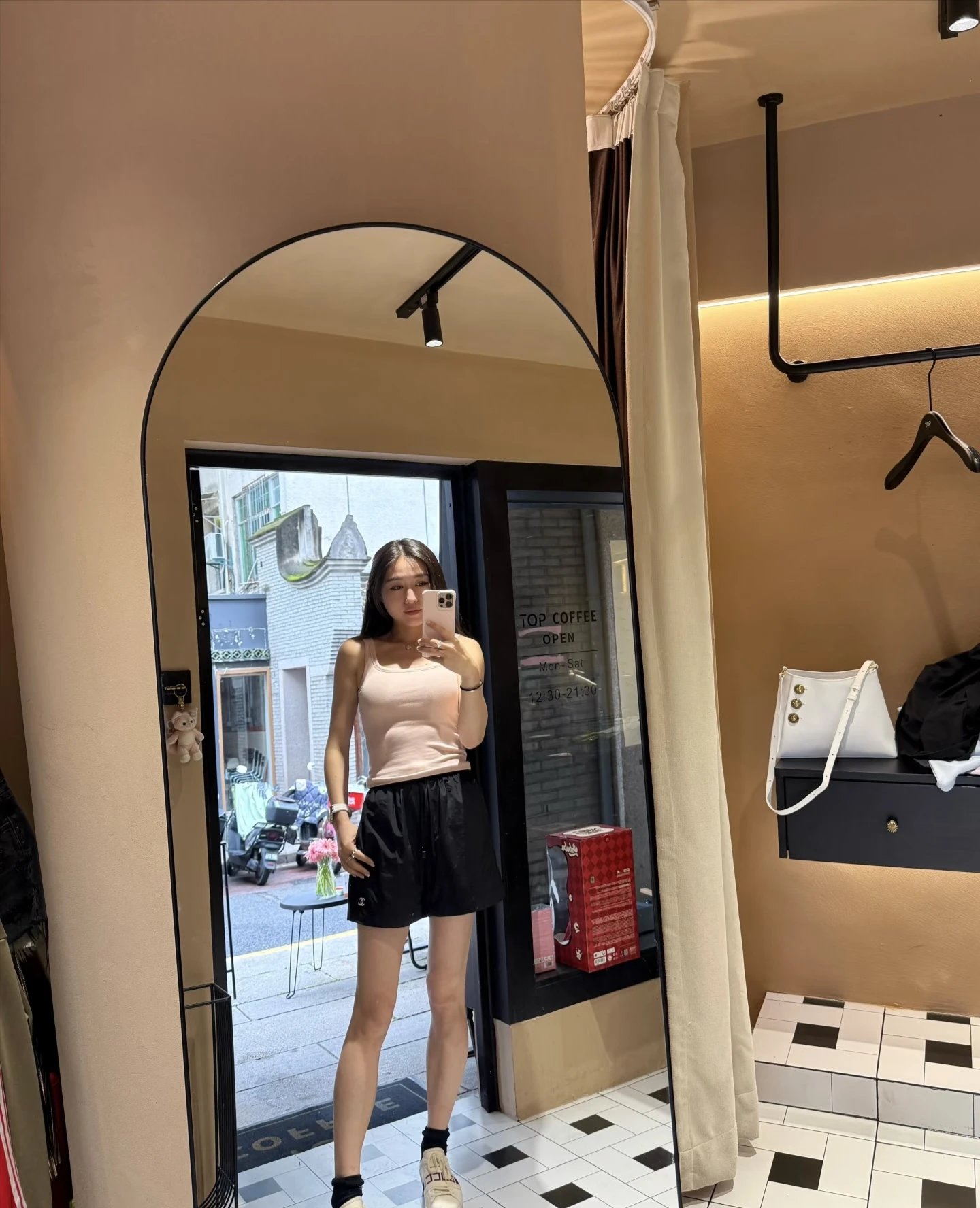 RD-C307 · Mesh-Lined Nylon-Cotton Casual Shorts showcase view 6