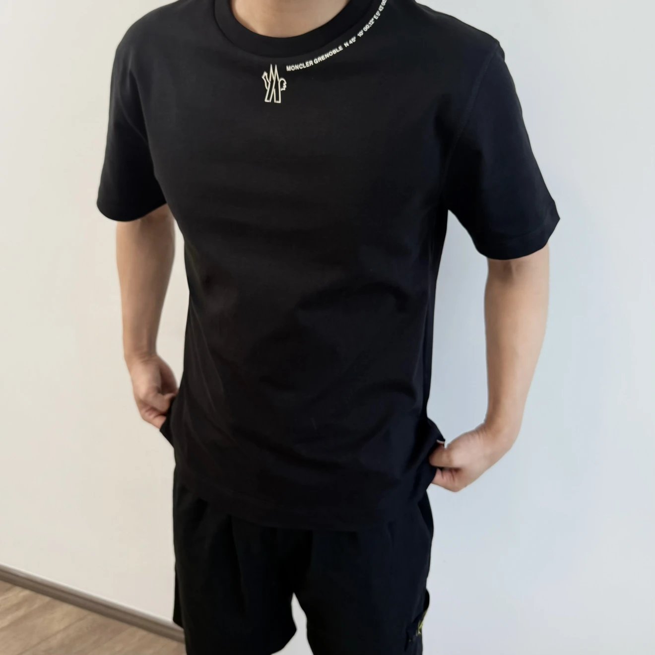 RD-C069 · Collar-Print Cotton T-Shirt showcase view 1