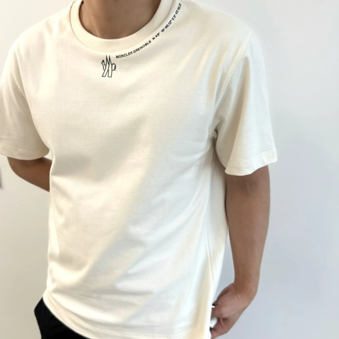 RD-C069 · Collar-Print Cotton T-Shirt showcase view 3
