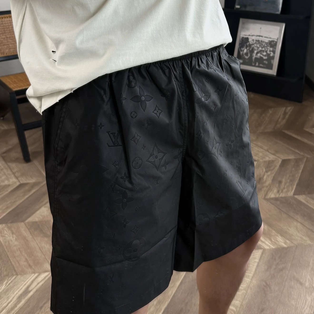 RD-C309 · Tone-on-Tone Jacquard Mesh-Lined Shorts showcase view 3