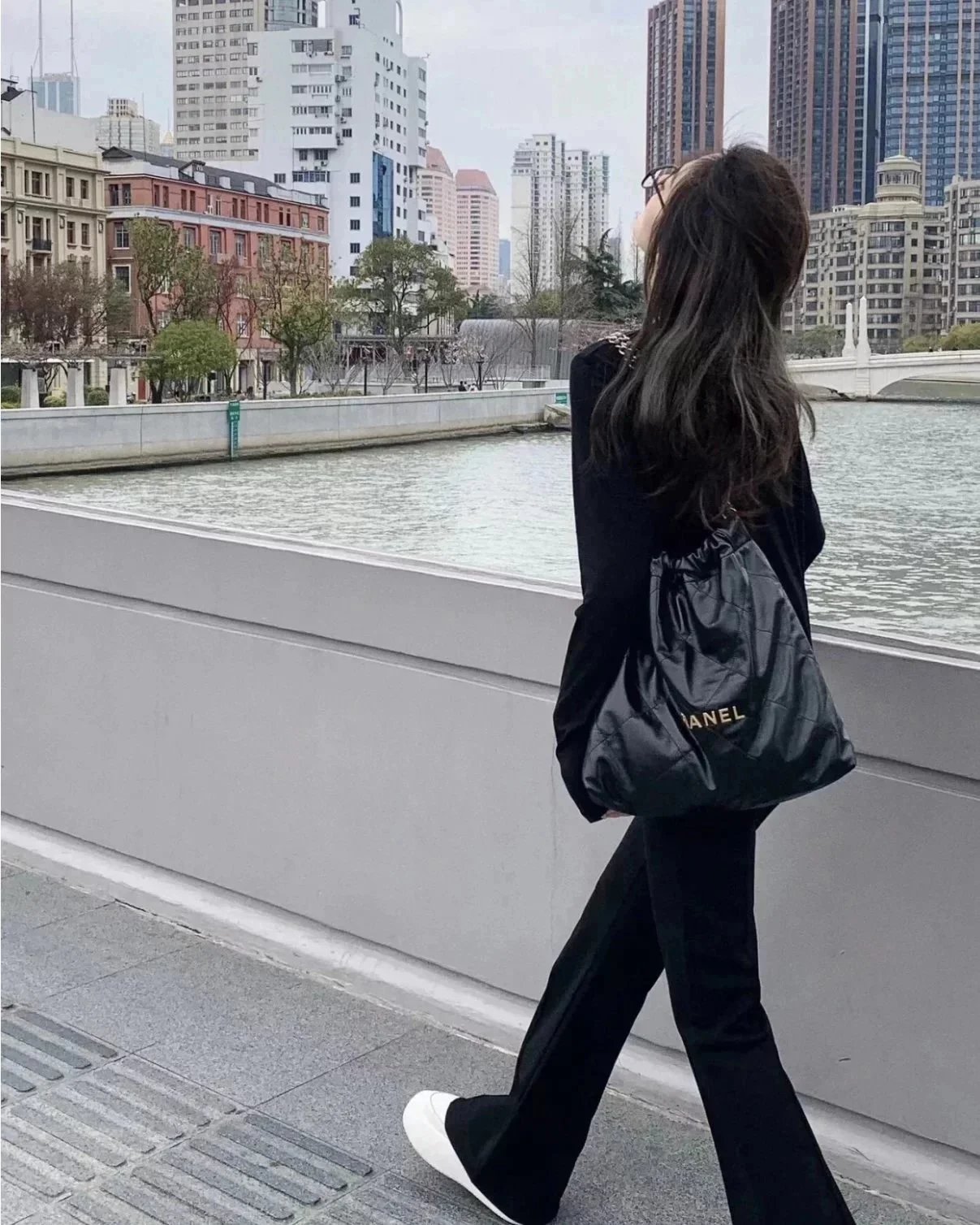 RD-B002 · Gathered Chain Shoulder Bag showcase view 10