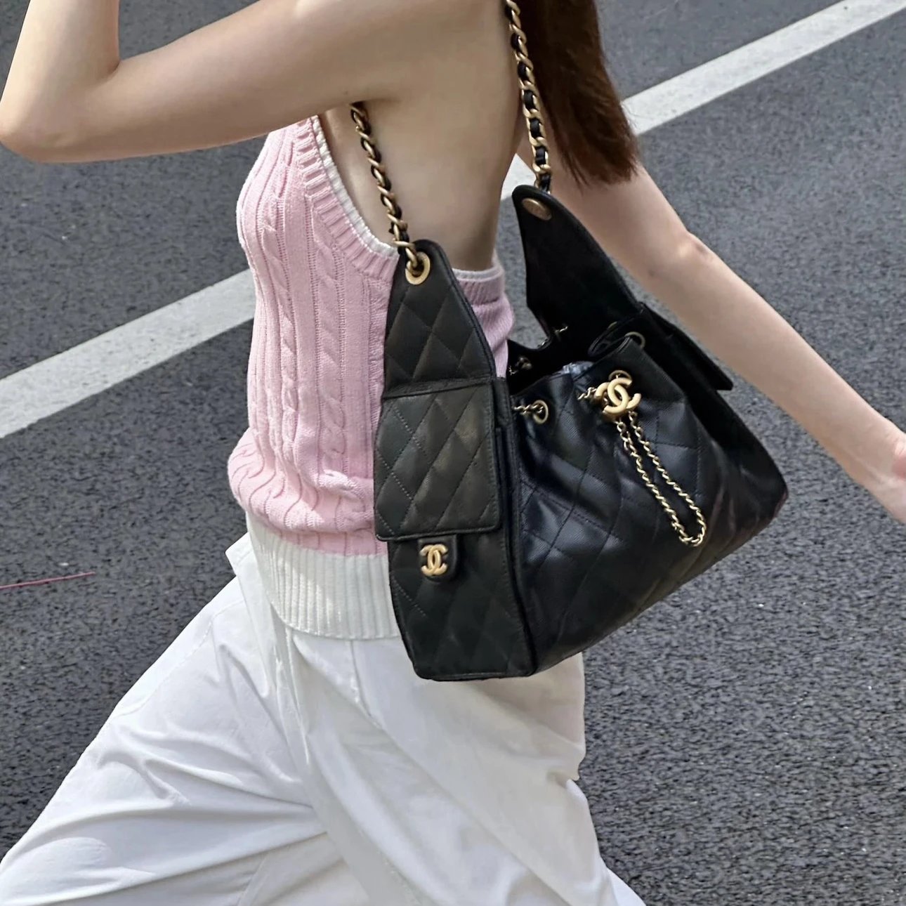 RD-B003 · Grained Leather Pocket Shoulder Bag showcase view 9