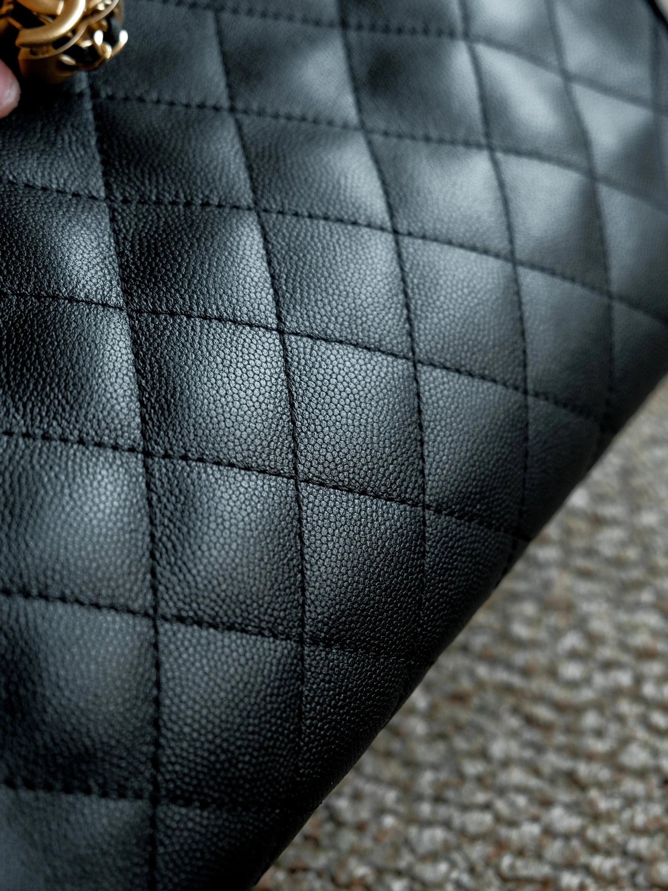 RD-B003 · Grained Leather Pocket Shoulder Bag showcase view 7