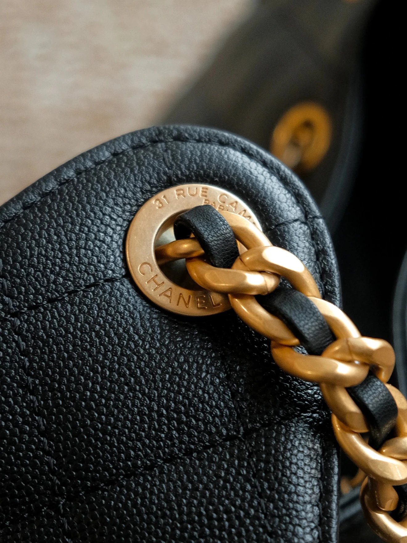 RD-B003 · Grained Leather Pocket Shoulder Bag showcase view 5