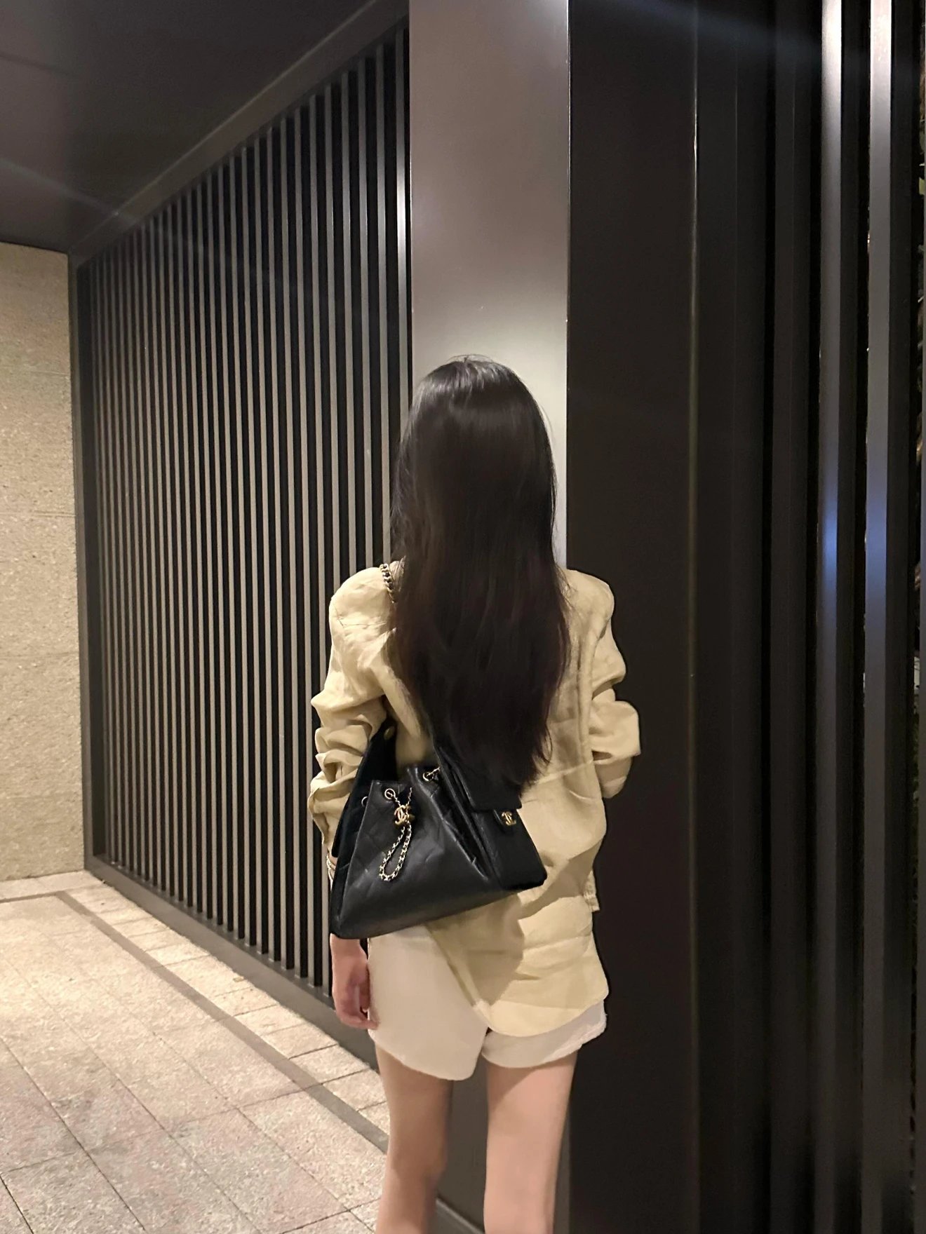 RD-B003 · Grained Leather Pocket Shoulder Bag showcase view 10