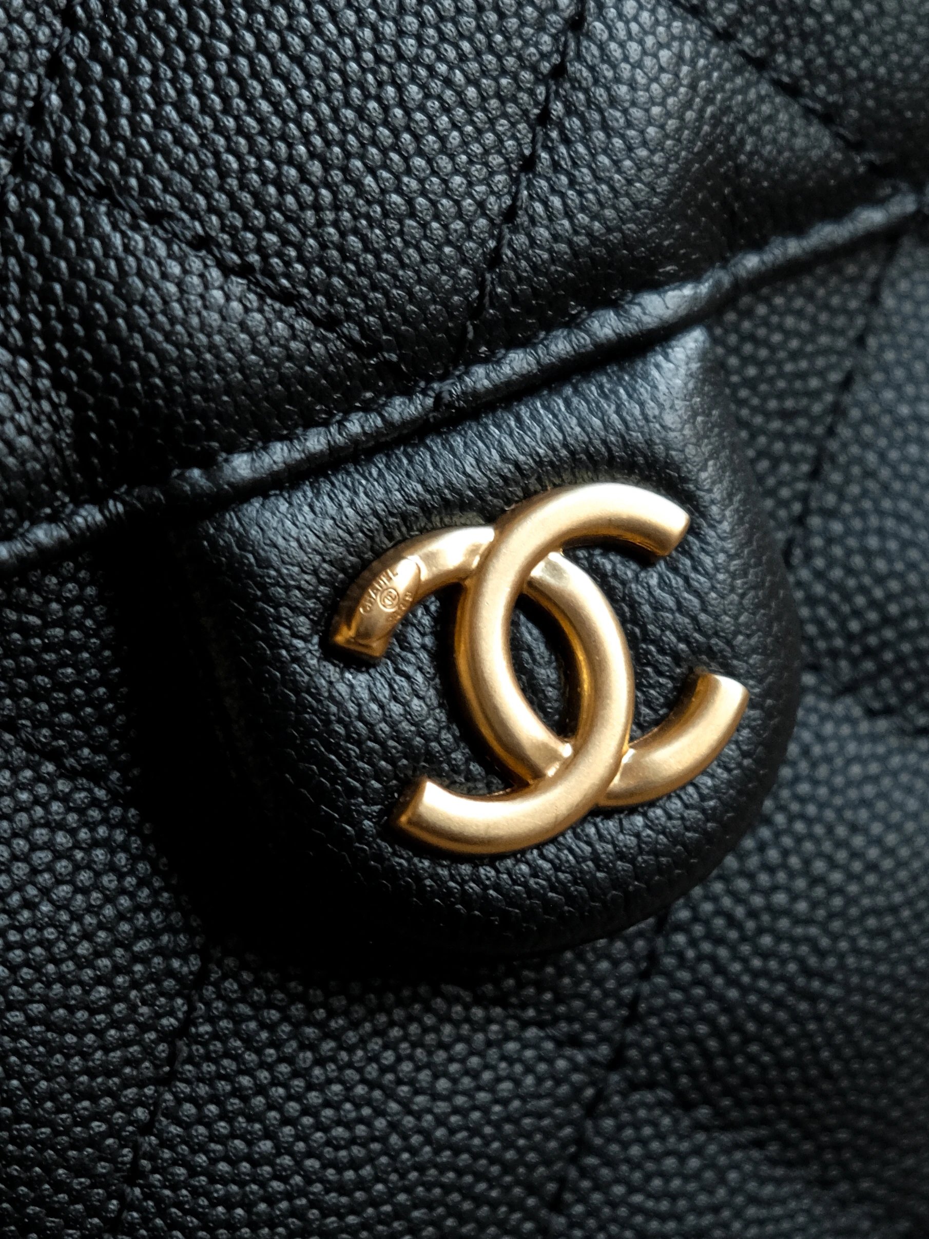 RD-B003 · Grained Leather Pocket Shoulder Bag showcase view 4