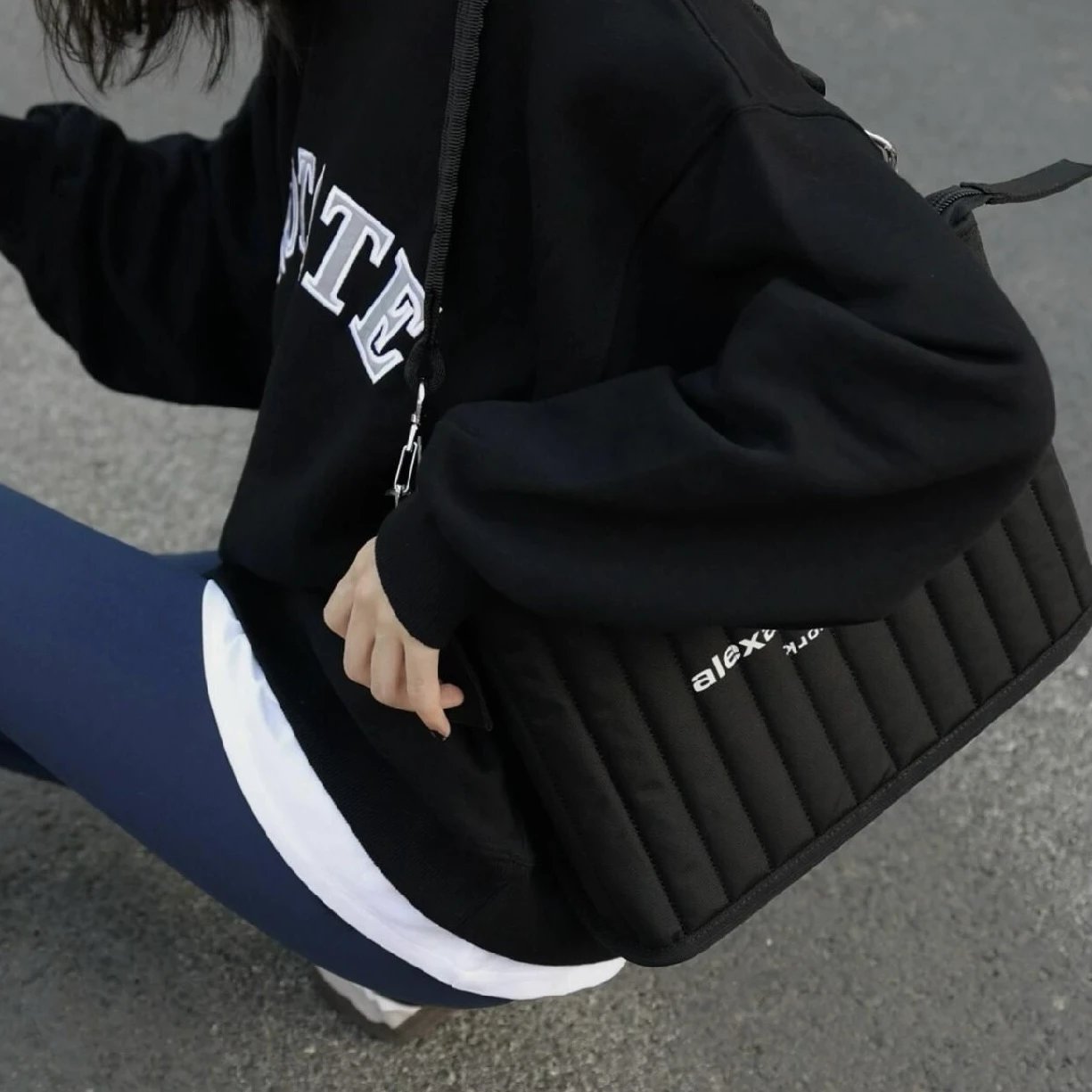 RD-B004 · Quilted Shoulder Tote showcase view 4