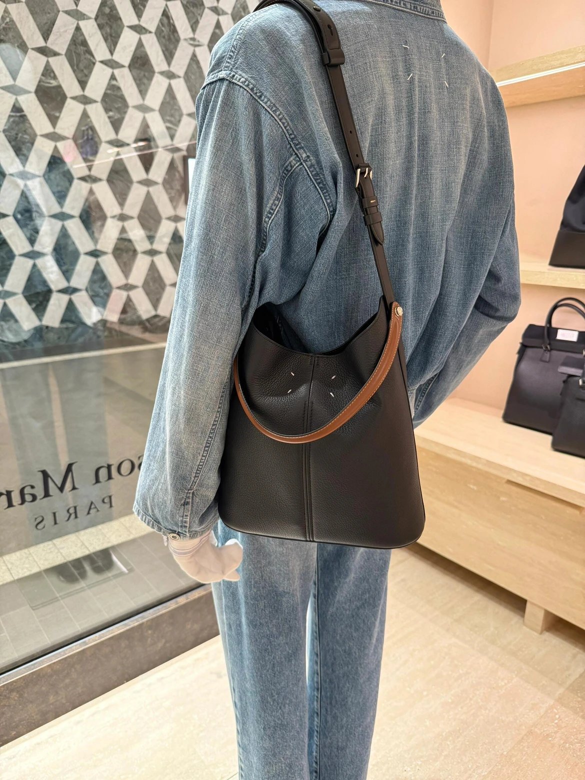 RD-B006 · Contrast Strap Leather Handbag showcase view 1