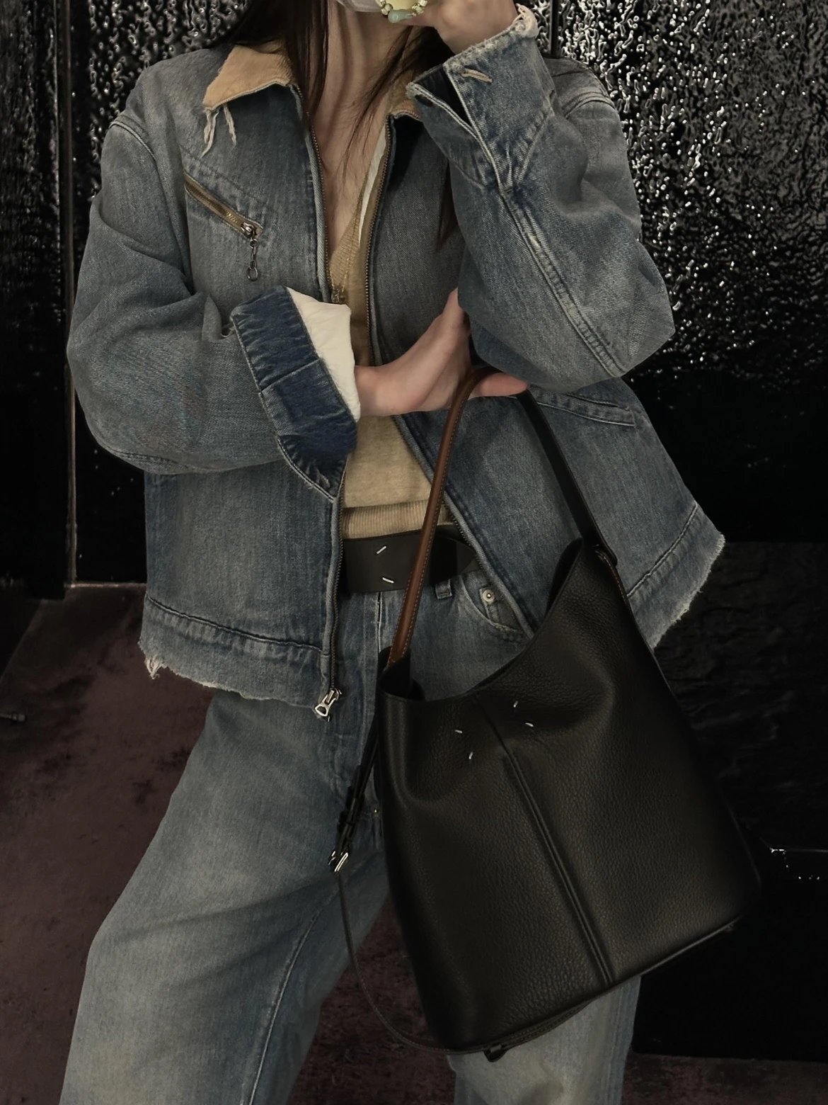 RD-B006 · Contrast Strap Leather Handbag showcase view 3