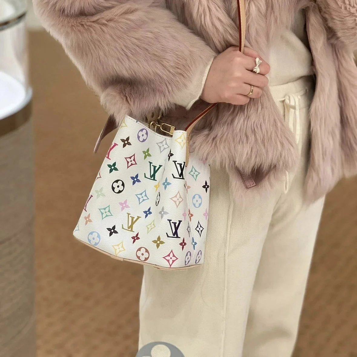 RD-B007 · Monogram Bucket Tote showcase view 3