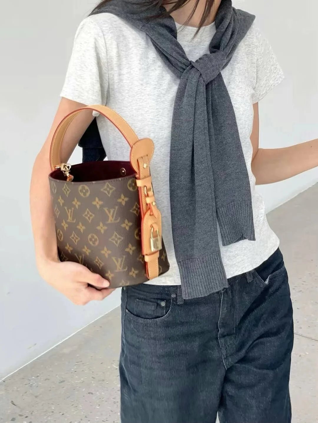 RD-B007 · Monogram Bucket Tote showcase view 8