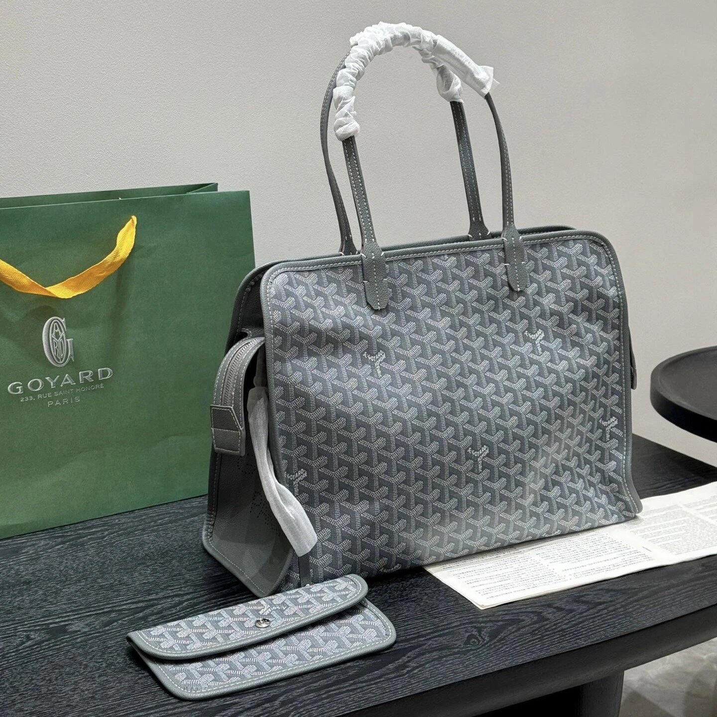 RD-B008 · Chevron Zip-Top Tote showcase view 2