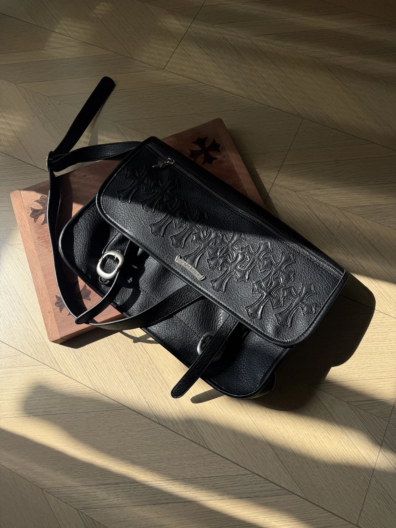 RD-B009 · Cross Patch Leather Messenger Bag showcase view 3
