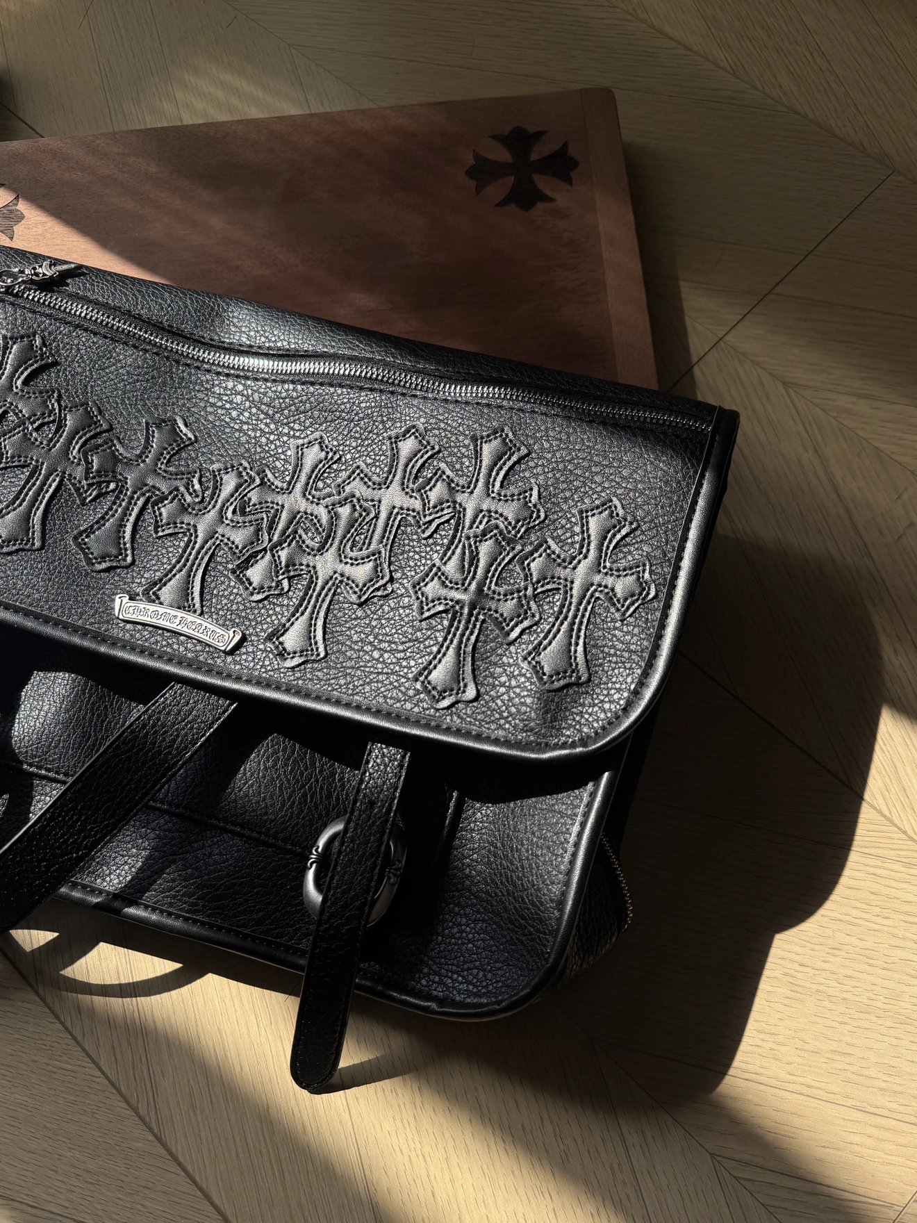 RD-B009 · Cross Patch Leather Messenger Bag showcase view 5