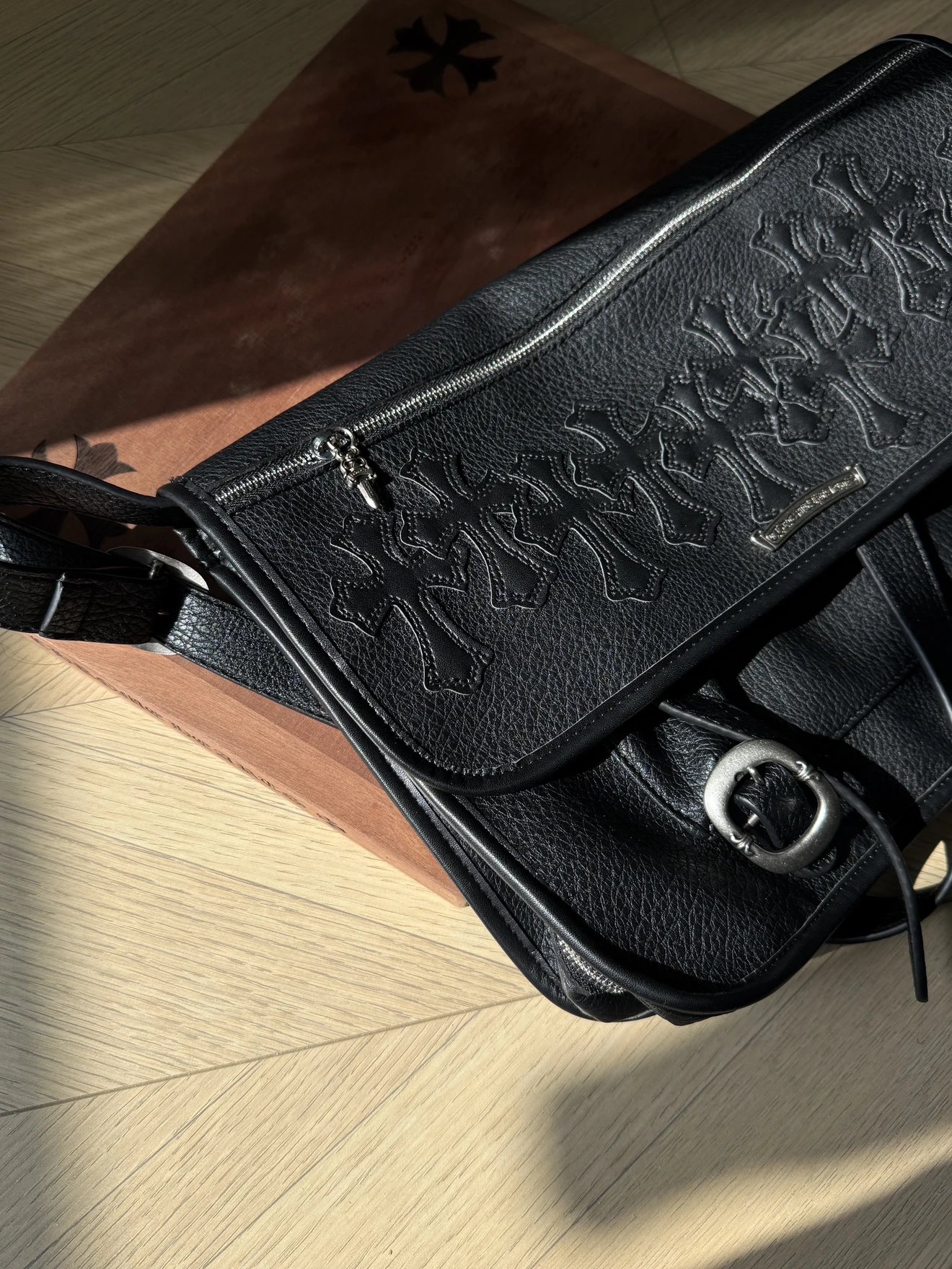 RD-B009 · Cross Patch Leather Messenger Bag showcase view 6