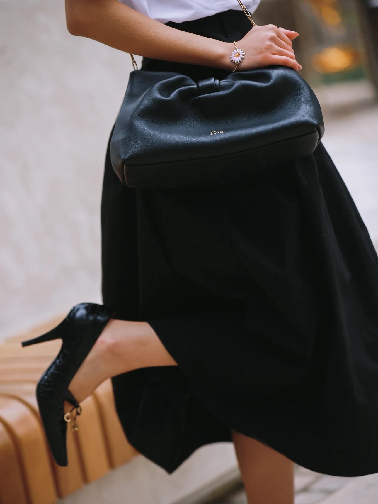 RD-B010 · Bow Detail Leather Shoulder Bag showcase view 4
