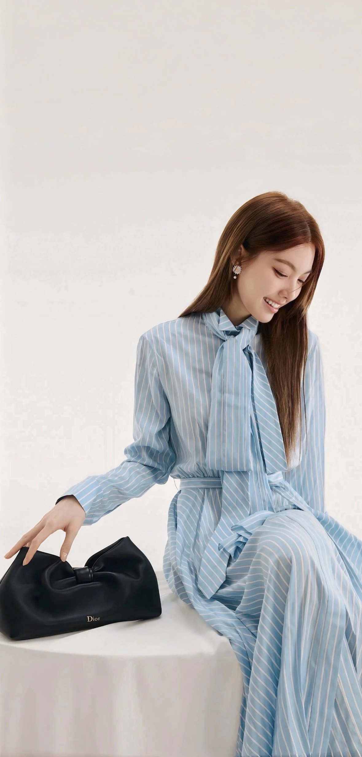 RD-B010 · Bow Detail Leather Shoulder Bag showcase view 3