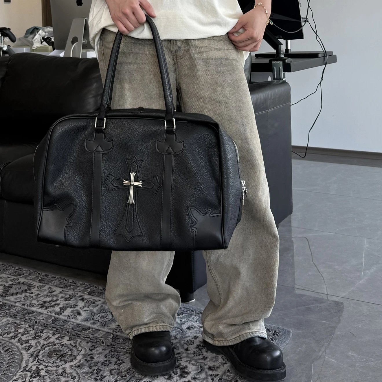 RD-B014 · Cross Detail Leather Travel Bag showcase view 4