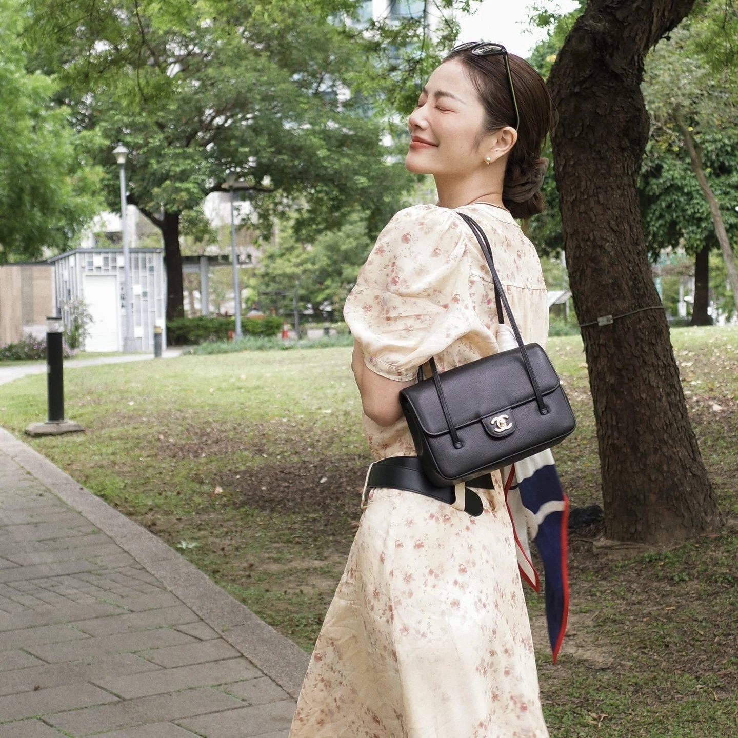 RD-B015 · Grained Leather Flap Shoulder Bag showcase view 1