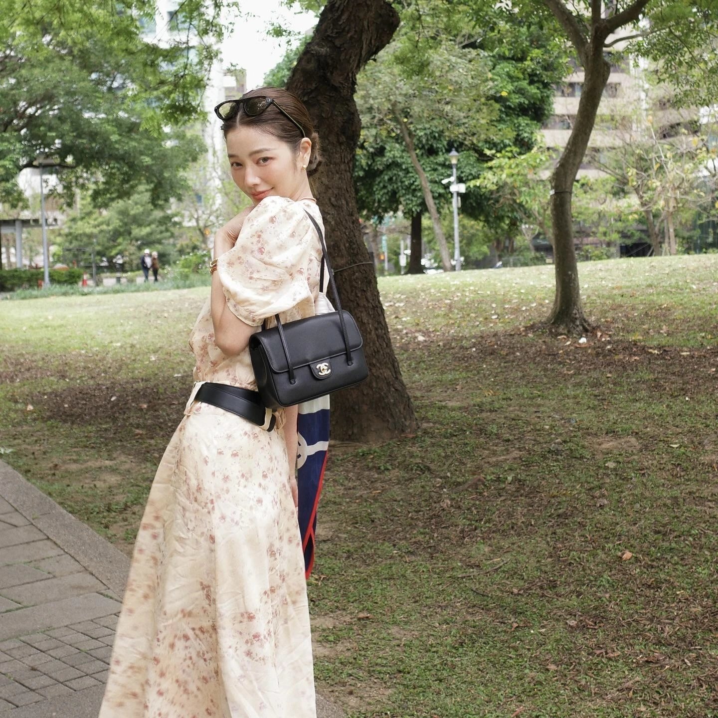 RD-B015 · Grained Leather Flap Shoulder Bag showcase view 2