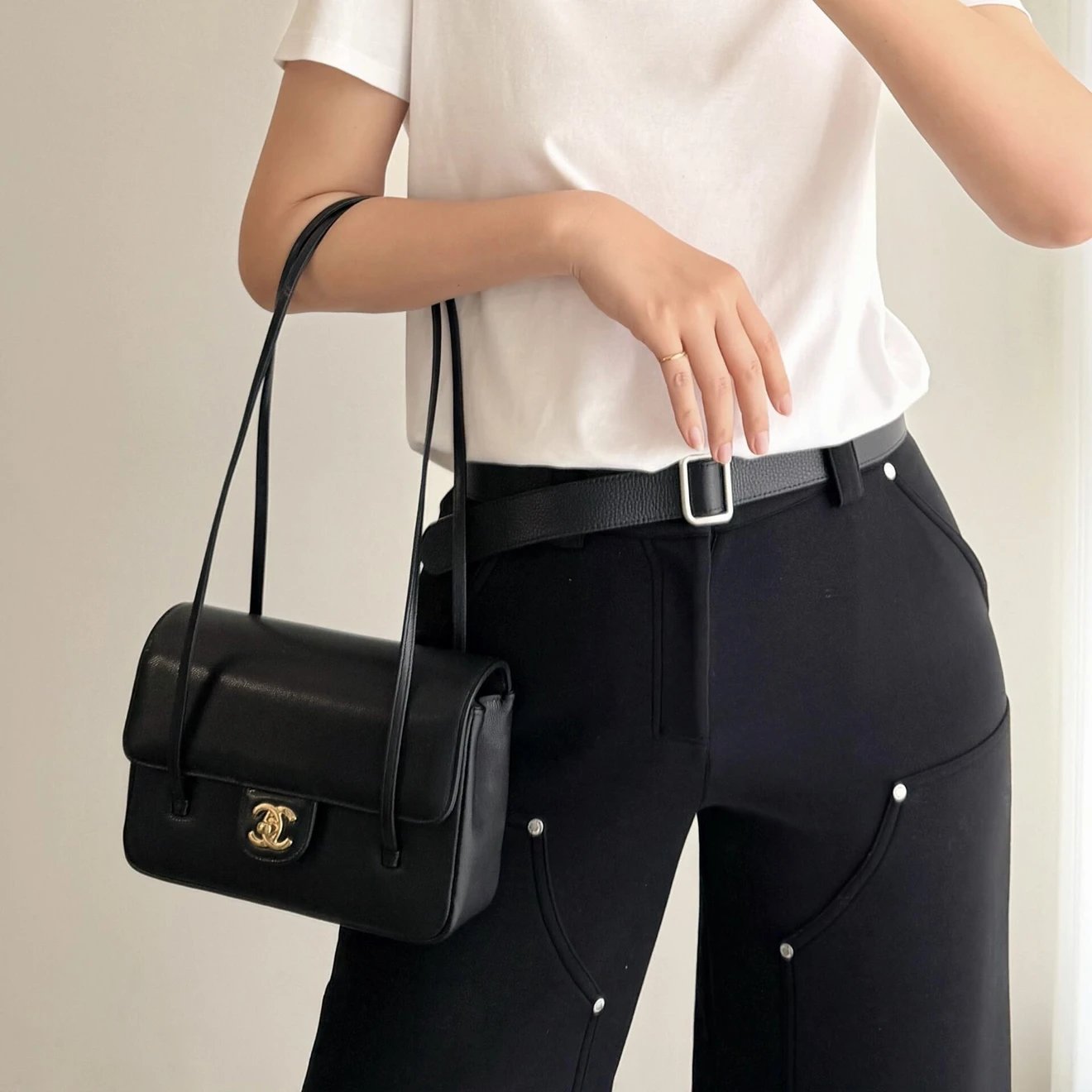 RD-B015 · Grained Leather Flap Shoulder Bag showcase view 3