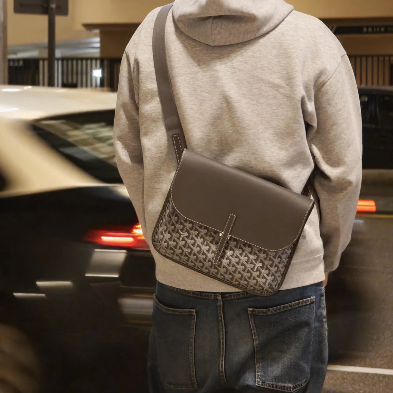 RD-B016 · Chevron Flap Messenger Bag showcase view 2