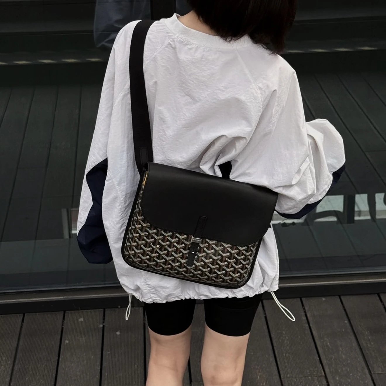 RD-B016 · Chevron Flap Messenger Bag showcase view 4