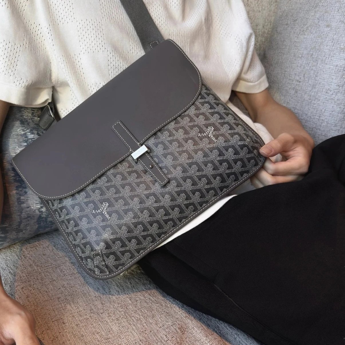 RD-B016 · Chevron Flap Messenger Bag showcase view 8