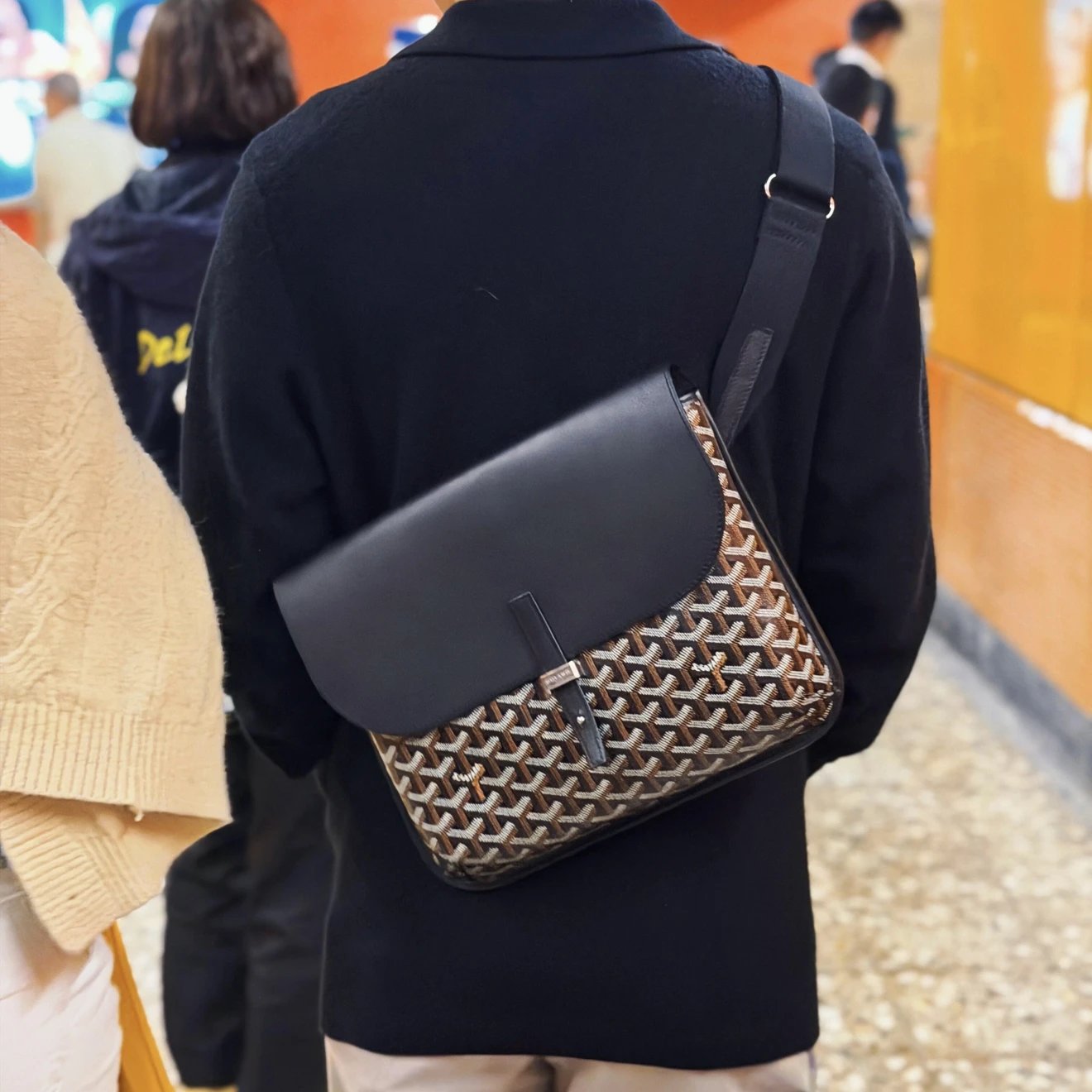 RD-B016 · Chevron Flap Messenger Bag showcase view 9