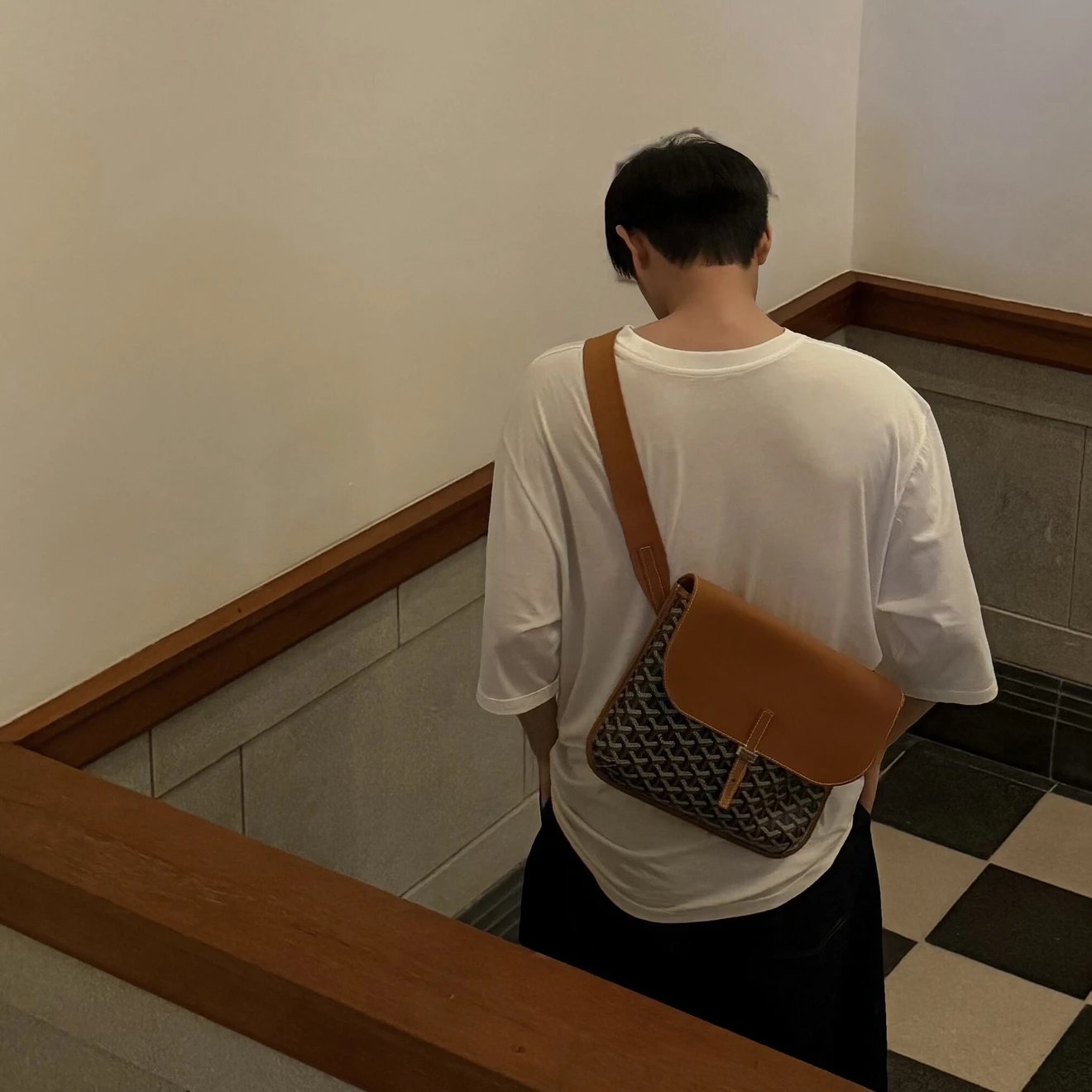 RD-B016 · Chevron Flap Messenger Bag showcase view 10