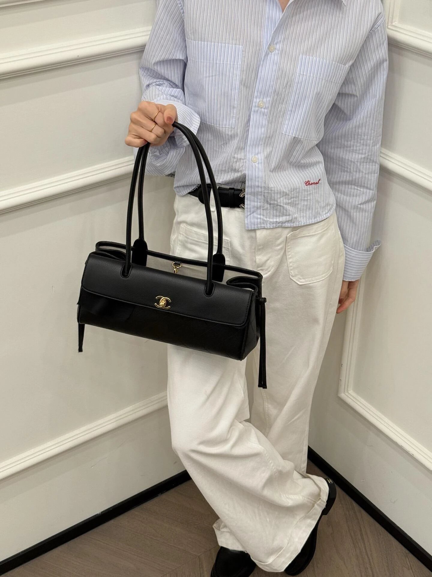 RD-B017 · Embossed Leather Baguette Bag showcase view 2