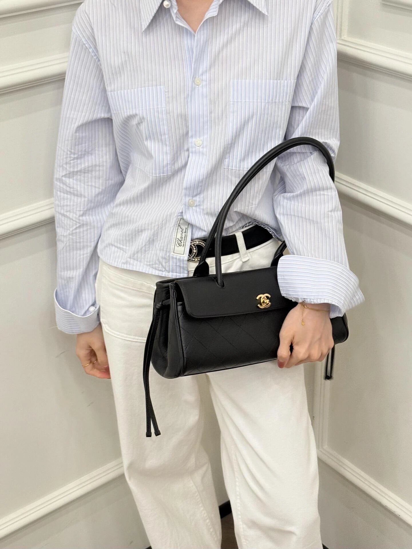 RD-B017 · Embossed Leather Baguette Bag showcase view 3