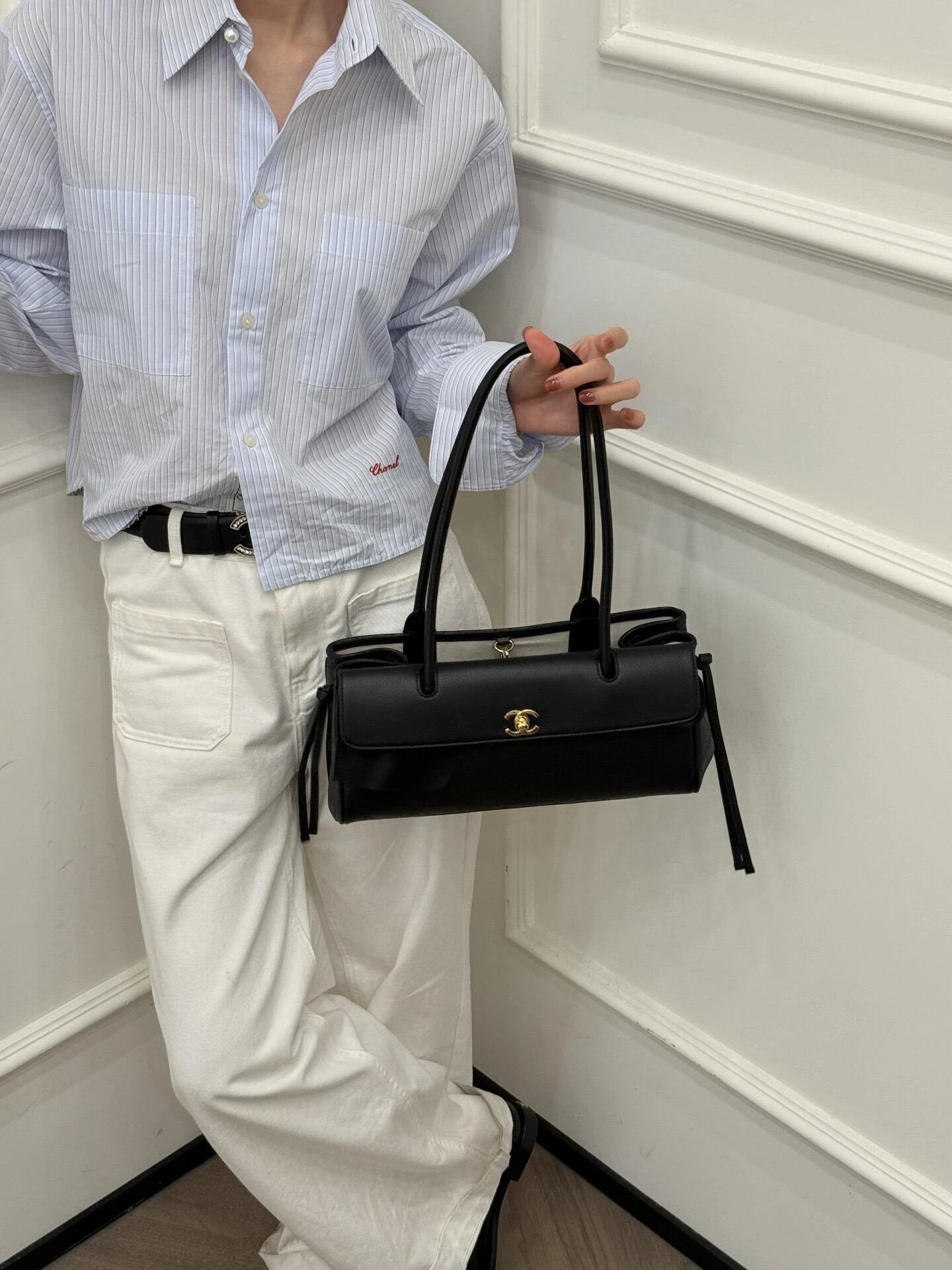 RD-B017 · Embossed Leather Baguette Bag showcase view 5