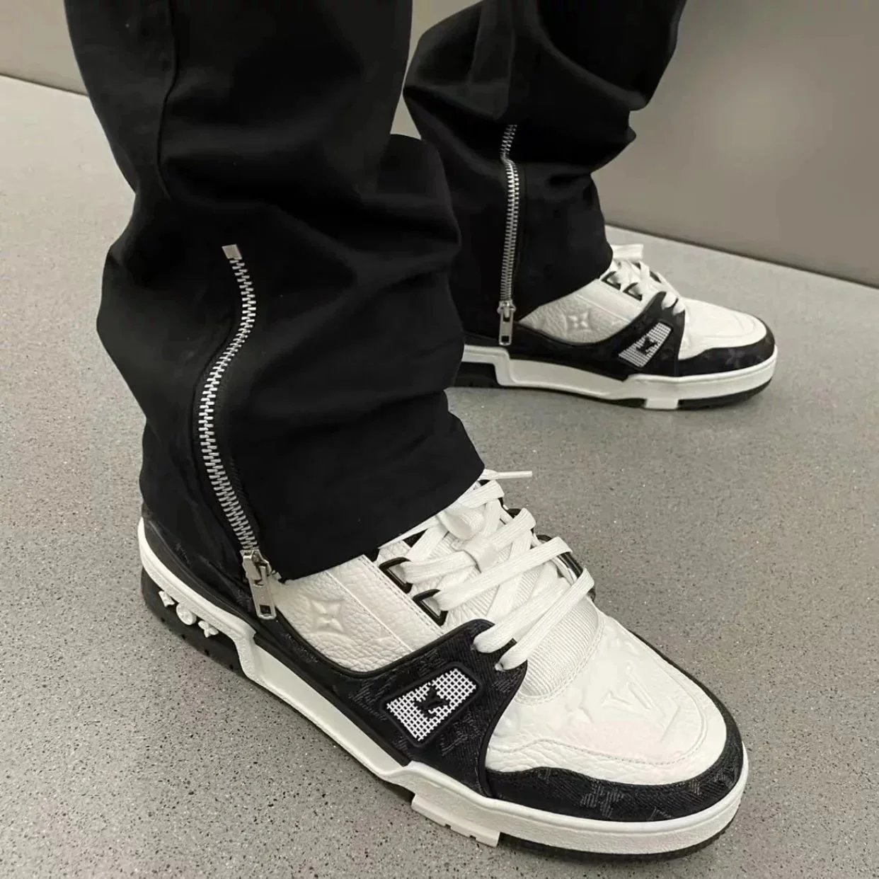 RD-S012 · Colour-Block and Denim Trainer showcase view 4